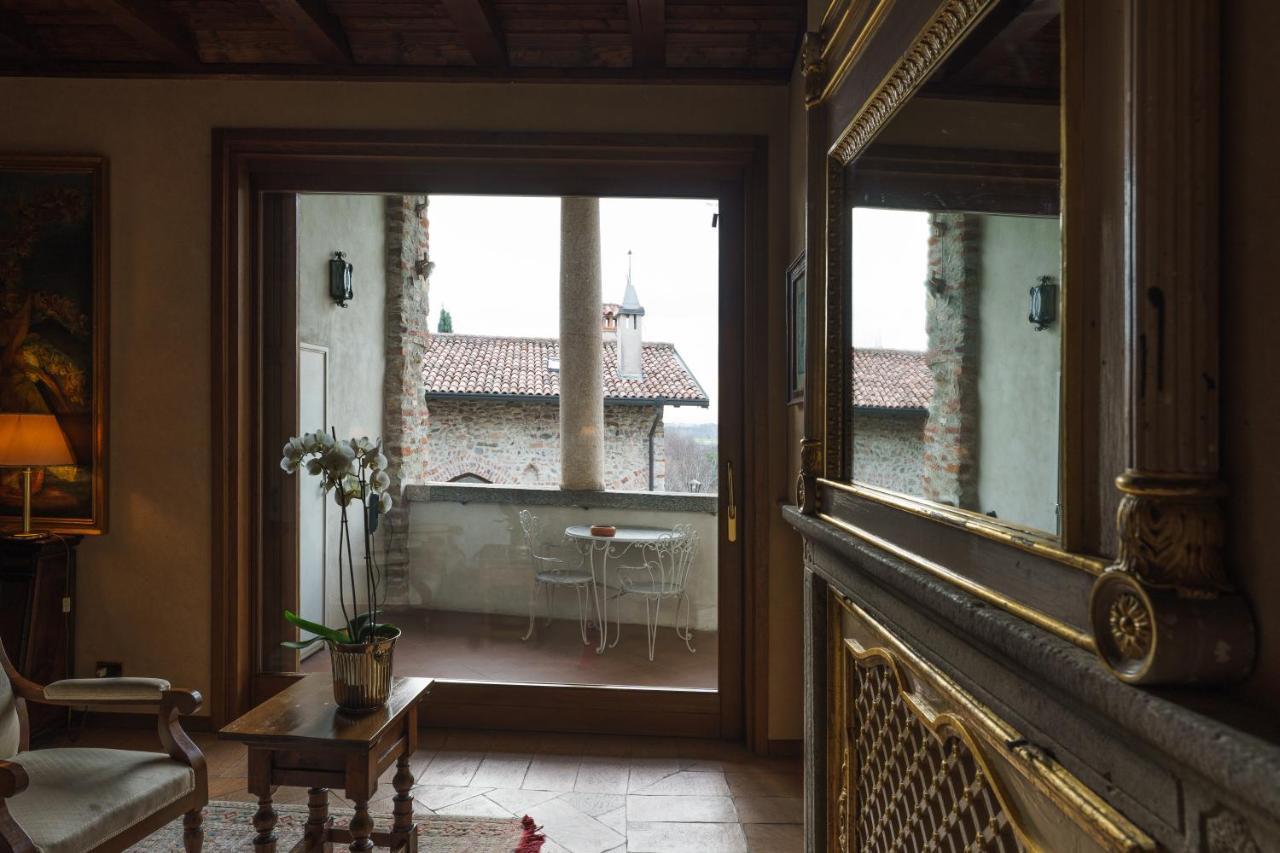 Castello Di Cernusco Lombardone Acomodação com café da manhã Exterior foto